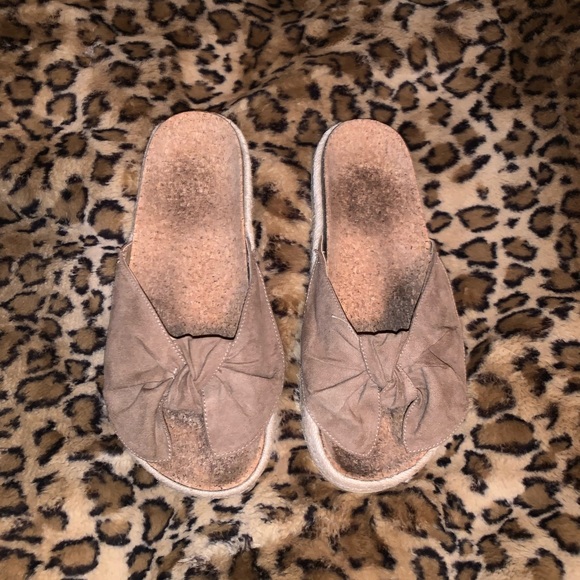 Adorable sandals !! - Picture 1 of 2